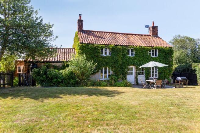 5 bed property, in Skeyton, £595,000