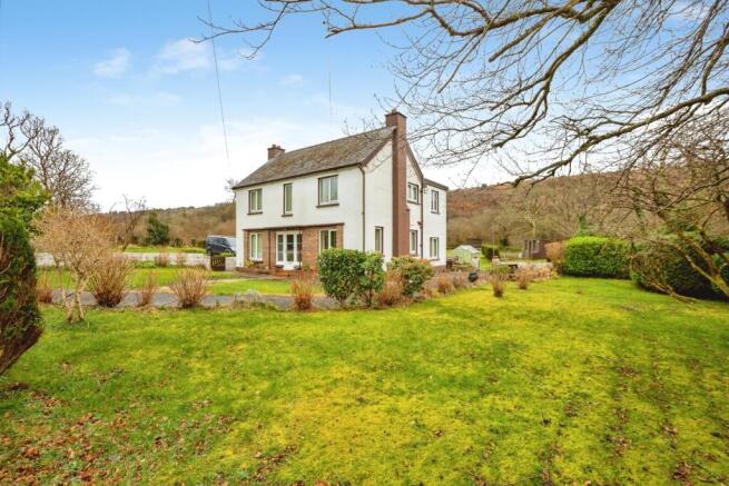 5 bed property, in Dinas Cross, £599,000
