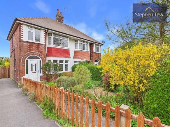 3 bed property, in Tithebarn Place, £190,000