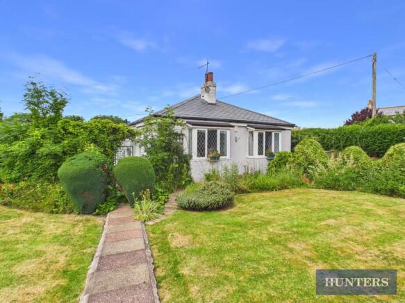 2 bed property, in Royal Oak Bungalows, £130,000