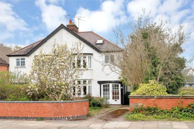 5 bed property, in Holmfield Road, £450,000