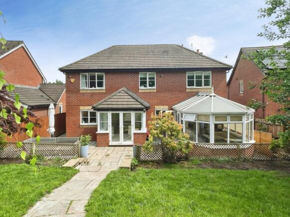 5 bed property, in Cheddleton Park Avenue, £475,000