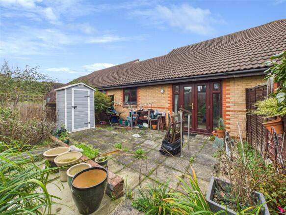 1 bed property, in Brackendale Court, £160,000