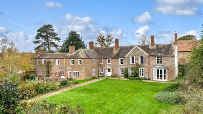 6 bed property, in How Caple, £895,000
