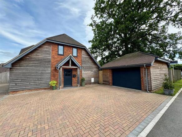3 bed property, in Eastworth Road, £650,000