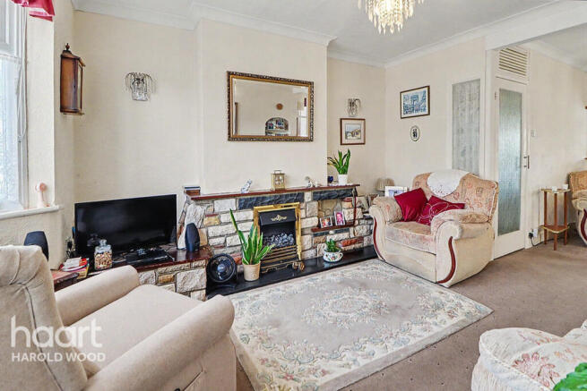 3 bed property, in Harrow Crescent, £400,000