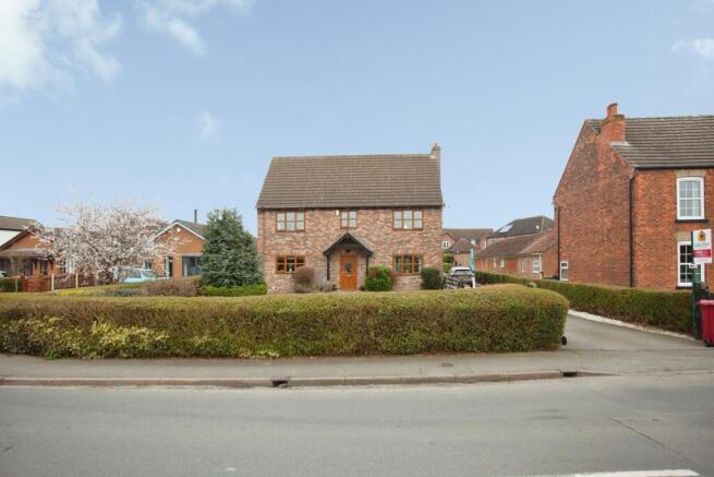 5 bed property, in Akeferry Road, £460,000