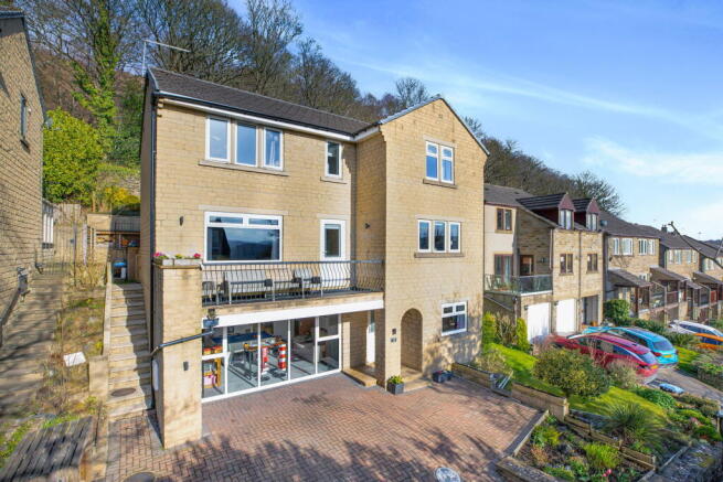 5 bed property, in Moorbottom Lane, £485,000