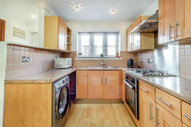 3 bed property, in Swindon Close, £525,000