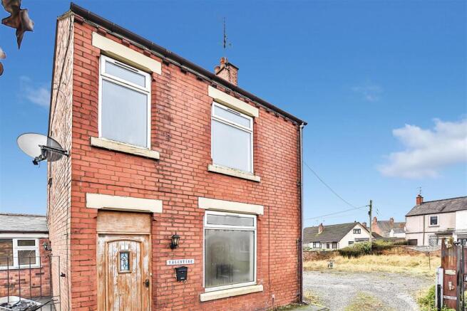 3 bed property, in Hall Street, £150,000