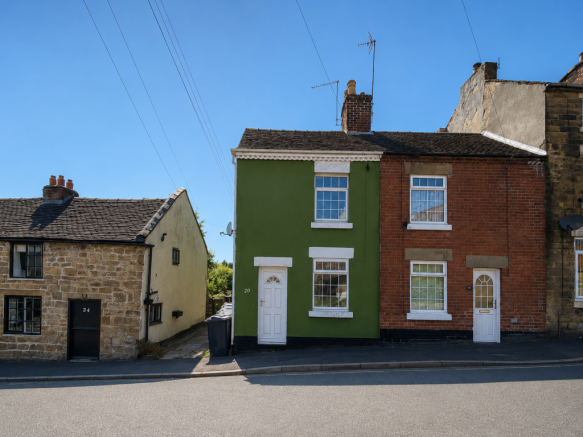 2 bed property, in 20 Queen Street, £100,000