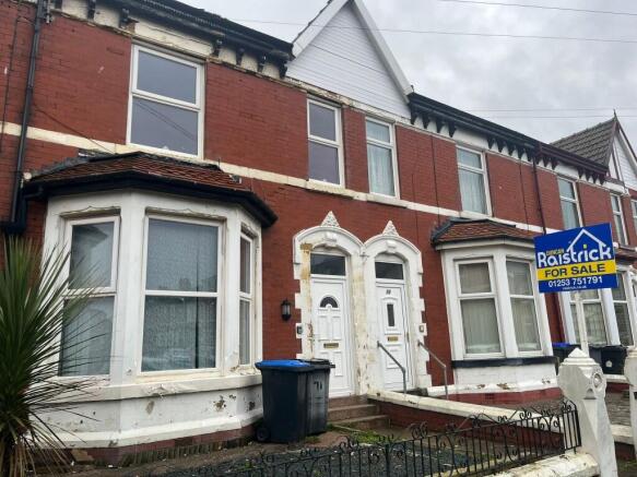 4 bed property, in Warbreck Drive, £79,950