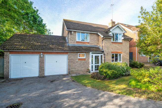 4 bed property, in Athelstan Way, £725,000