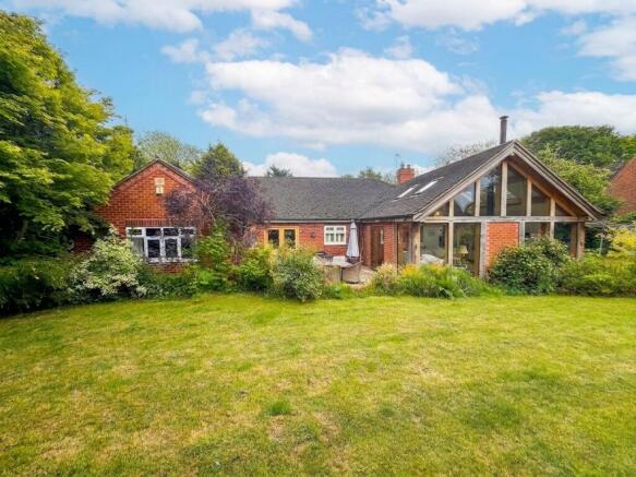 5 bed property, in High Street, £595,000