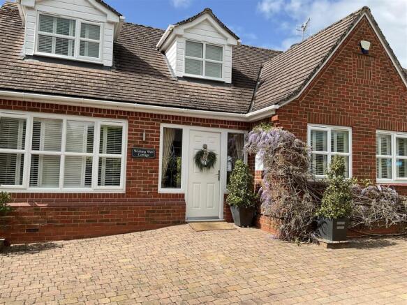 3 bed property, in High Street, £595,000