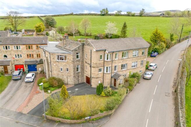 3 bed property, in Fearnley Court, £335,000