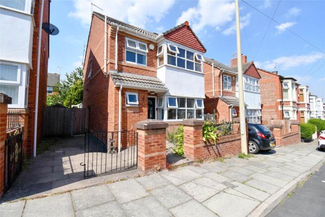 3 bed property, in Clive Road, £250,000