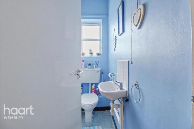 2 bed property, in Quainton Street, £450,000
