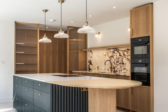 4 bed property, in Western Road, £1,075,000