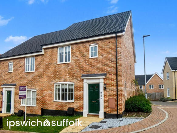 3 bed property, in Jackdaw Close, £310,000