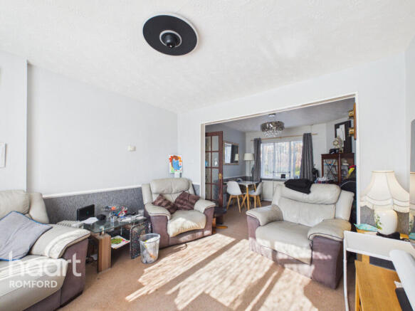 3 bed property, in Clockhouse Lane, £400,000