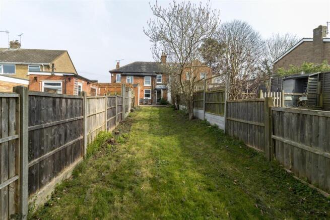 2 bed property, in London Road, £325,000