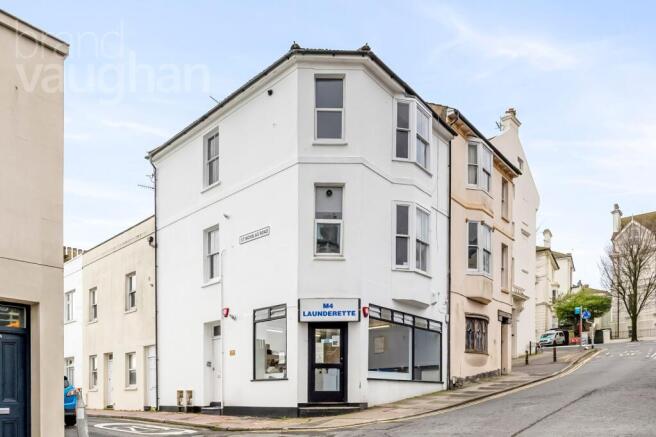 2 bed property, in Upper Gloucester Road, £290,000