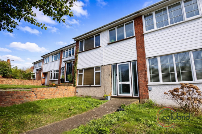 3 bed property, in Saffron Close, £350,000