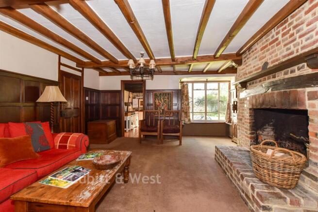 5 bed property, in Lower Street, £550,000