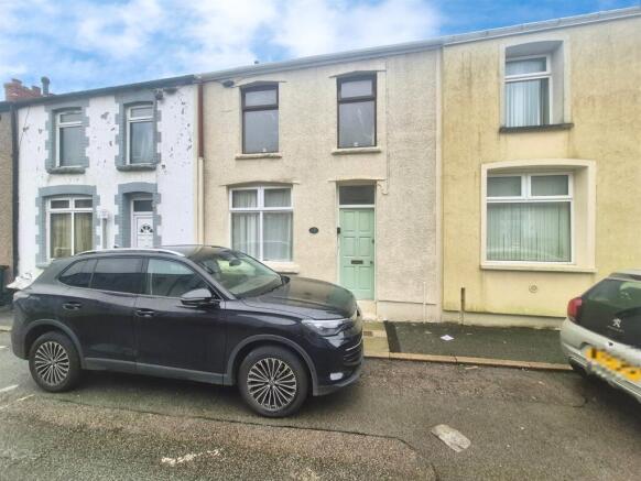 3 bed property, in Bishop Street, £80,000