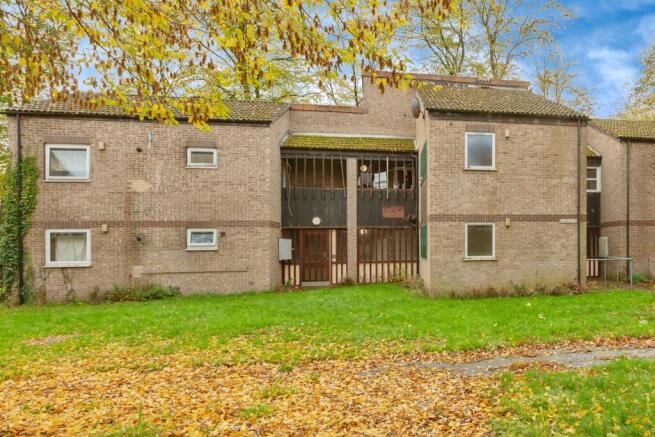 1 bed property, in Lime Grove Close, £90,000