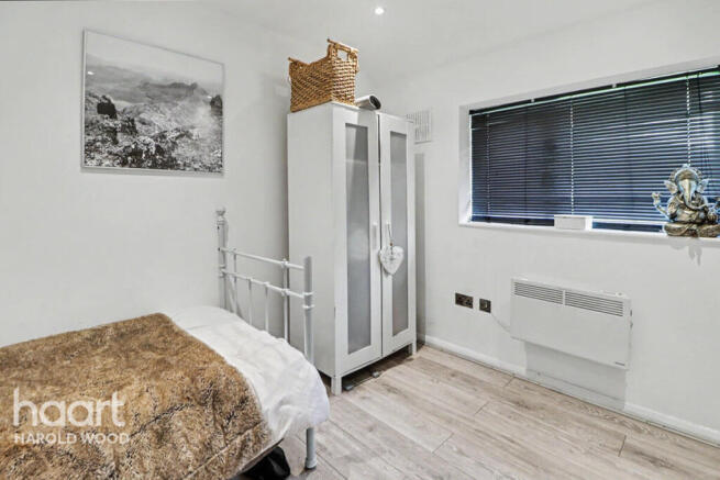 2 bed property, in Dudley Gardens, £375,000