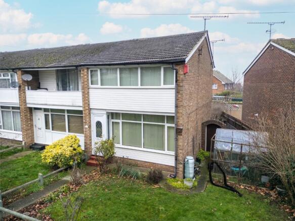 3 bed property, in Priest's Walk, £325,000