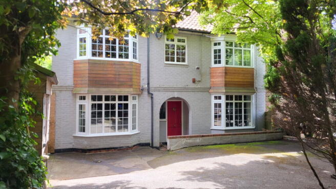 4 bed property, in Arundel Road, £645,000