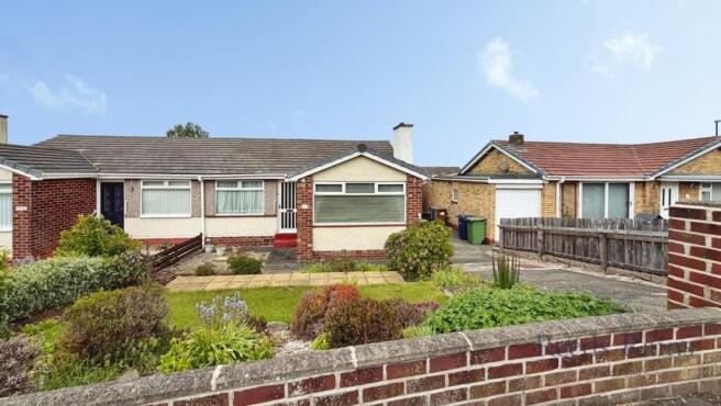 2 bed property, in Whitefield Crescent, £80,000
