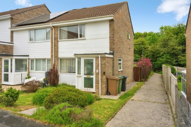 2 bed property, in Wolverwood Close, £125,000