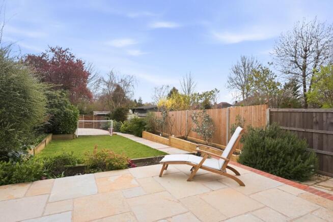 4 bed property, in Beeches Avenue, £800,000