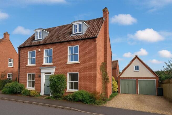 4 bed property, in Neil Avenue, £425,000