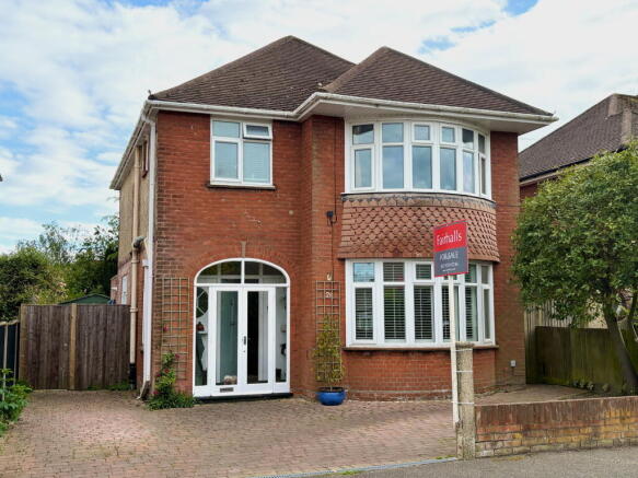 3 bed property, in Beechcroft Road, £565,000