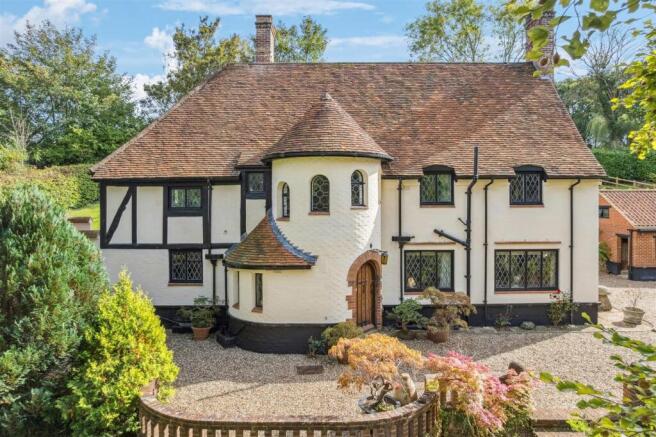 5 bed property, in Box Lane, £1,675,000