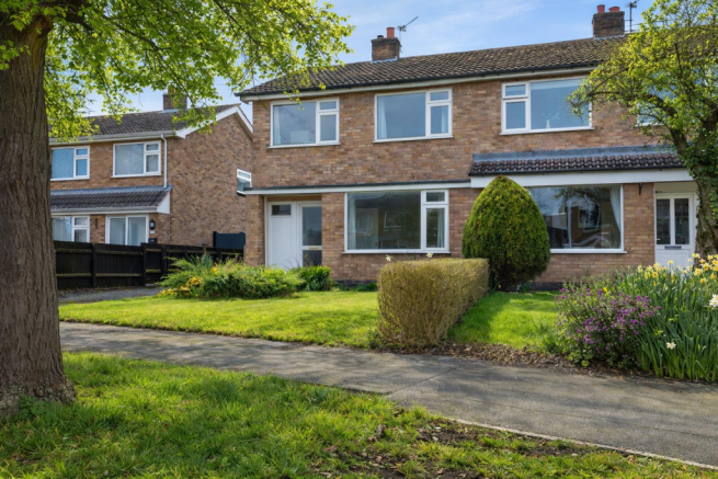 3 bed property, in Derwent Road, £250,000