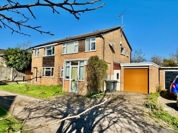 3 bed property, in Orwell Close, £250,000