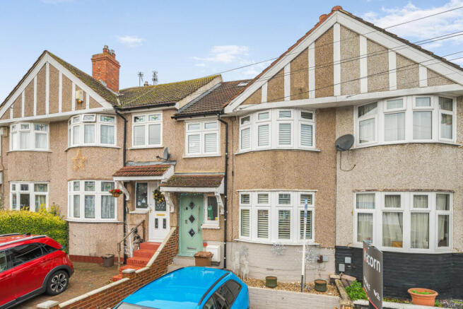 3 bed property, in Collindale Avenue, £415,000
