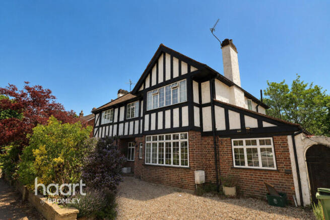 4 bed property, in Bromley BR1, £1,100,000