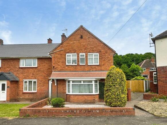 3 bed property, in Meadow Lane, £285,000