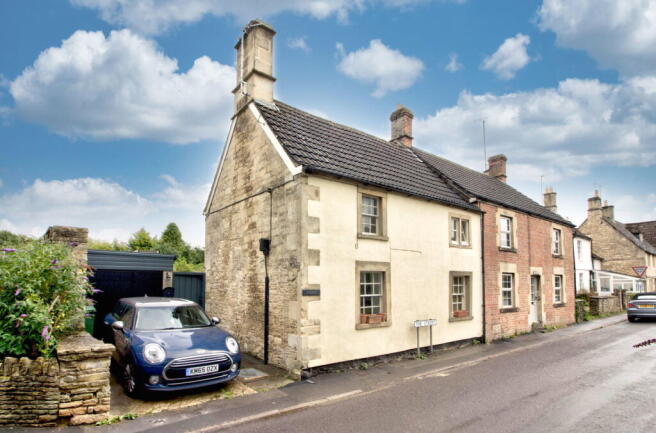 2 bed property, in High Street, £290,000