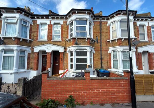 4 bed property, in 23 Boswell Road, £325,000