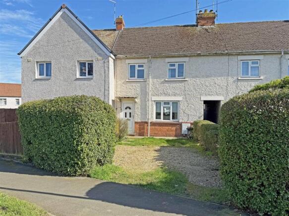 3 bed property, in Essex Road, £220,000