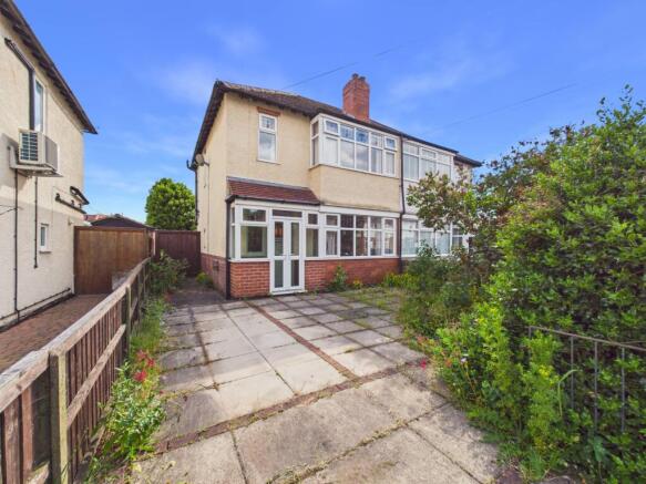3 bed property, in Courtland Drive, £185,000