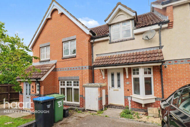 2 bed property, in Tymecrosse Gardens, £200,000